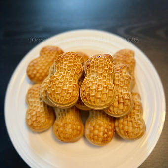 Pepper-Salt Peanut Mooncake (Cantonese Style)