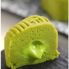 Molten Matcha Mung Bean Pastry
