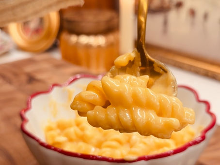 Christmas Crockpot Mac n Cheese