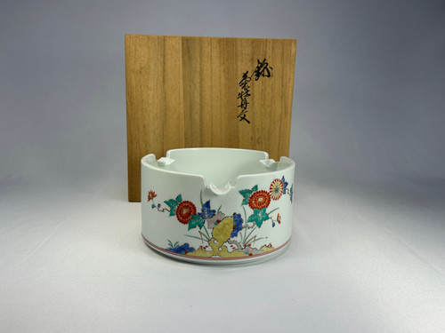 2901 其泉作　復刻柿右衛門　岩菊文蓋付壺　未使用 十三代柿右衛門】錦菊牡丹文灰皿 | 肥前光邦商店