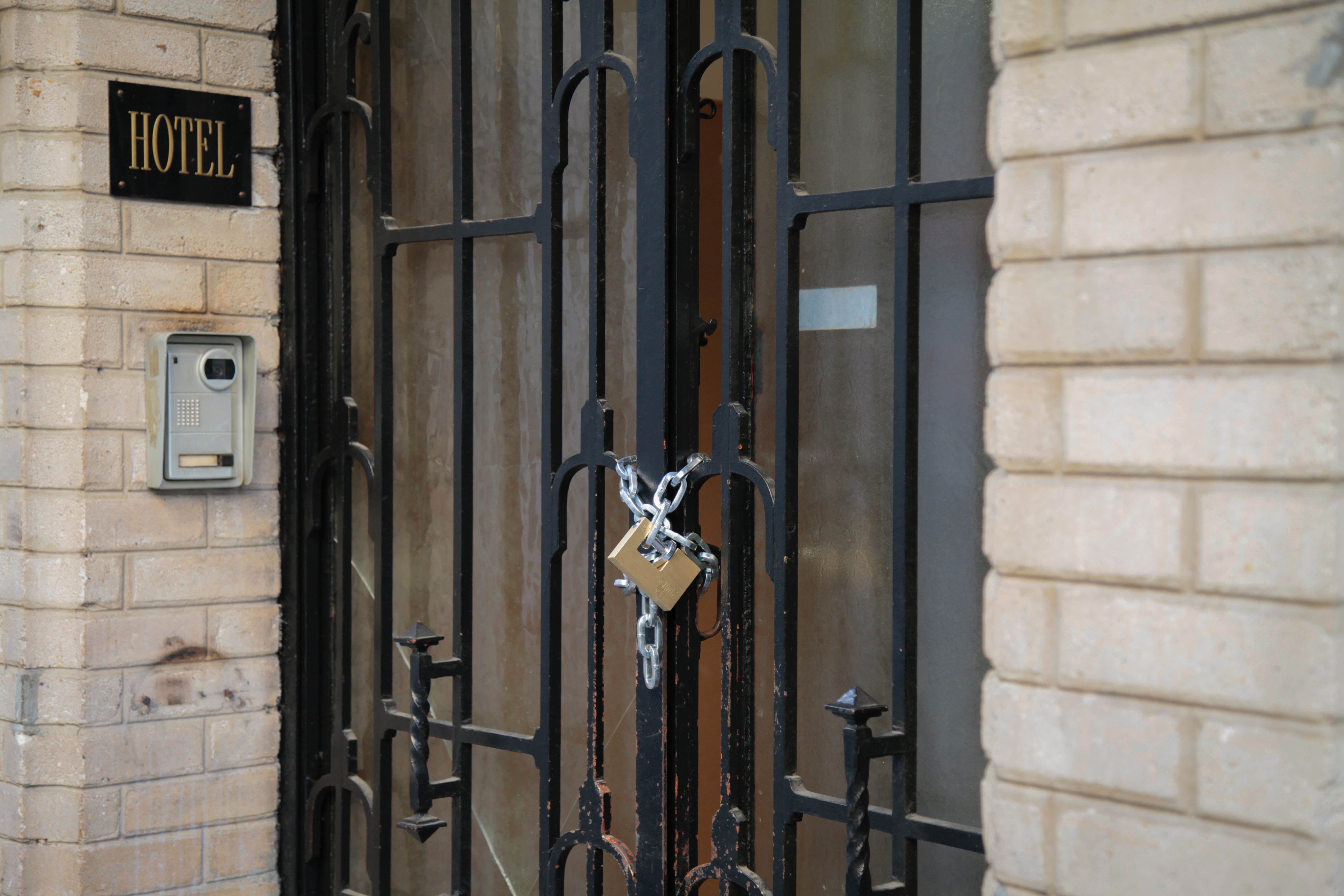 Closed hotel showing the necessity to reconfirm your customers hotel reservations