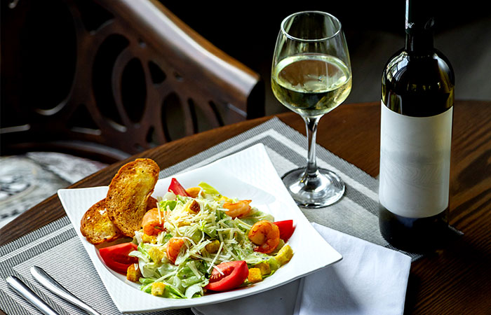 Tasting and pairing white wine