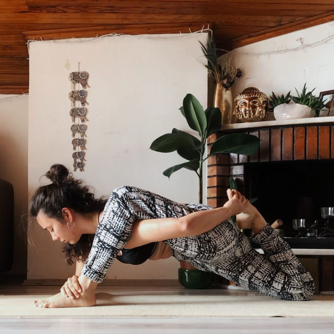 Customized Women's High Waist 'Eyelet' Yoga Legging and sports bra Yoga tops