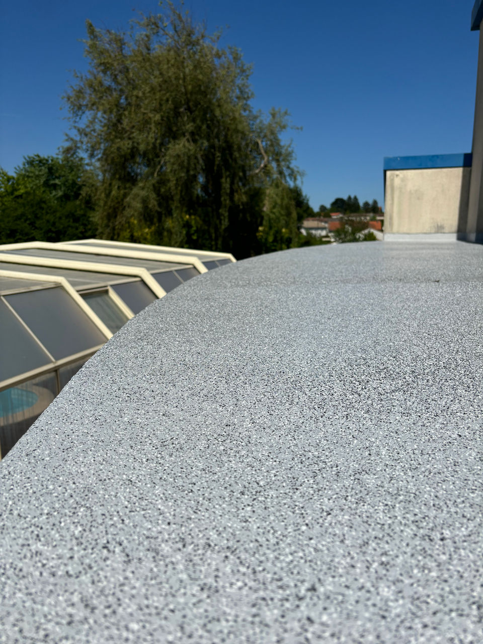 COUVERTURE ARDOISE ÉTANCHÉITÉ TUILES CHOLET ANGERS LA ROMAGNE MEMBRANE PVC RAMONAGE