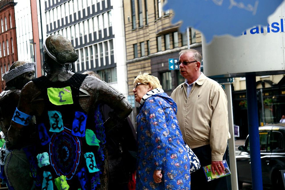 Yarn bombing Working Women 346