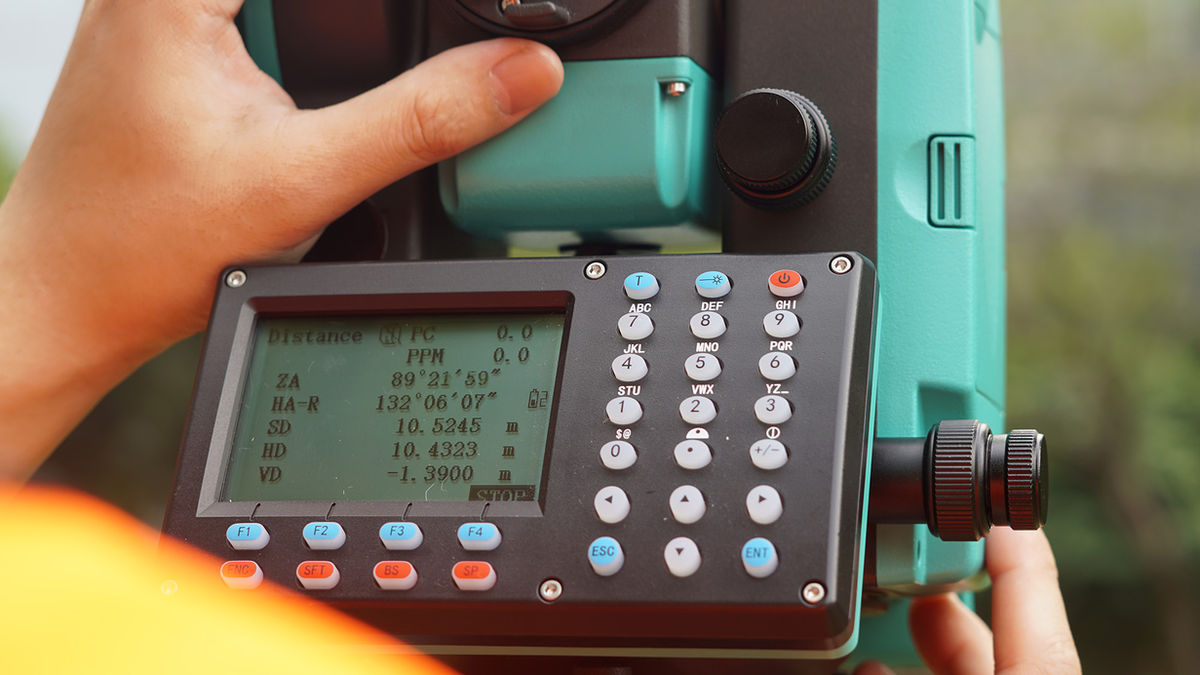 AXIS 1: Larger Screen, More Information