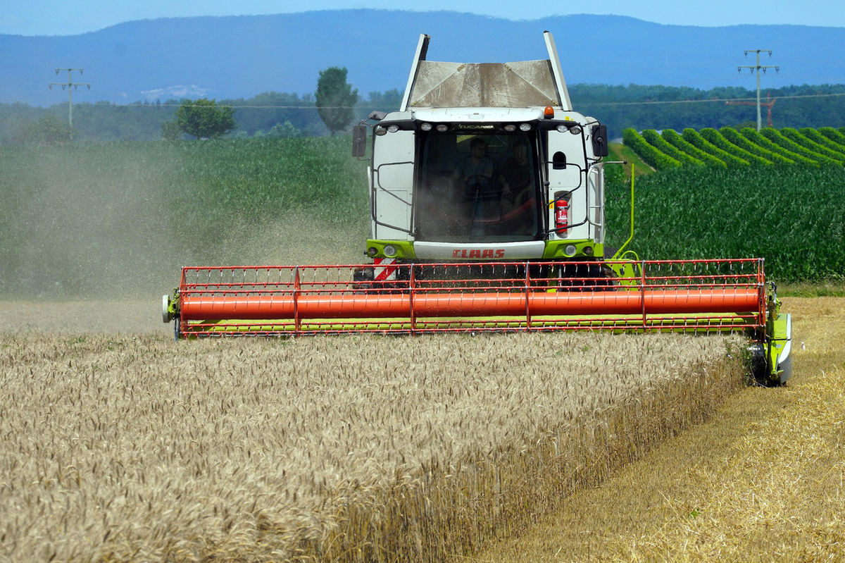 AgriPilot AP10: From Ploughing to Harvesting