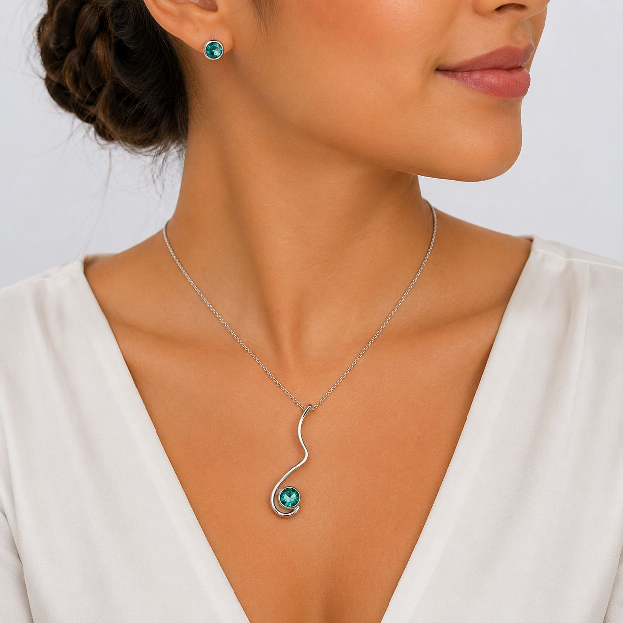 SET DIJE ONDULADO Y CIRCON VERDE, SET ARETES + CADENA