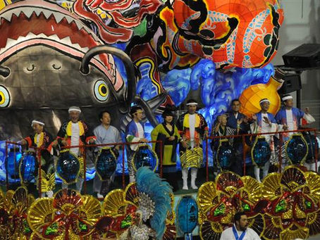 Águia participa do Carnaval de Asakusa