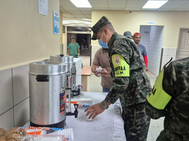 Una taza de café que reconforta corazones en hospitales y centros de salud