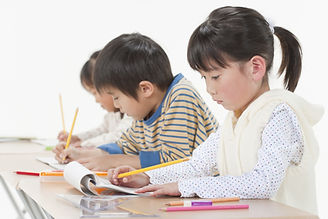 授業を受ける子どもたち