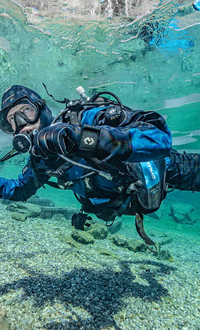 drysuit-RS351-dive-regulator-TR80-mask-CU50-UW-6A8886 2.jpg