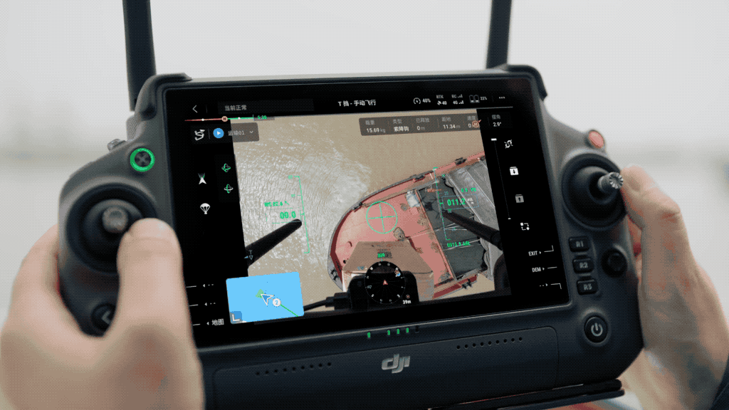 Drones DJI Agras T25P e Agras T50 em operação de pulverização com drones
