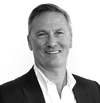 Simon Lewis_edited_edited.jpg