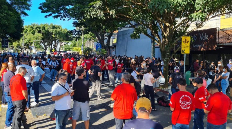 Sindmetau apoia luta dos servidores públicos em São José e Taubaté