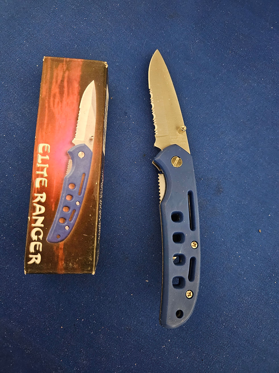 Thumbnail: Elite Ranger from Frost Cutlery with Rubberized Handles