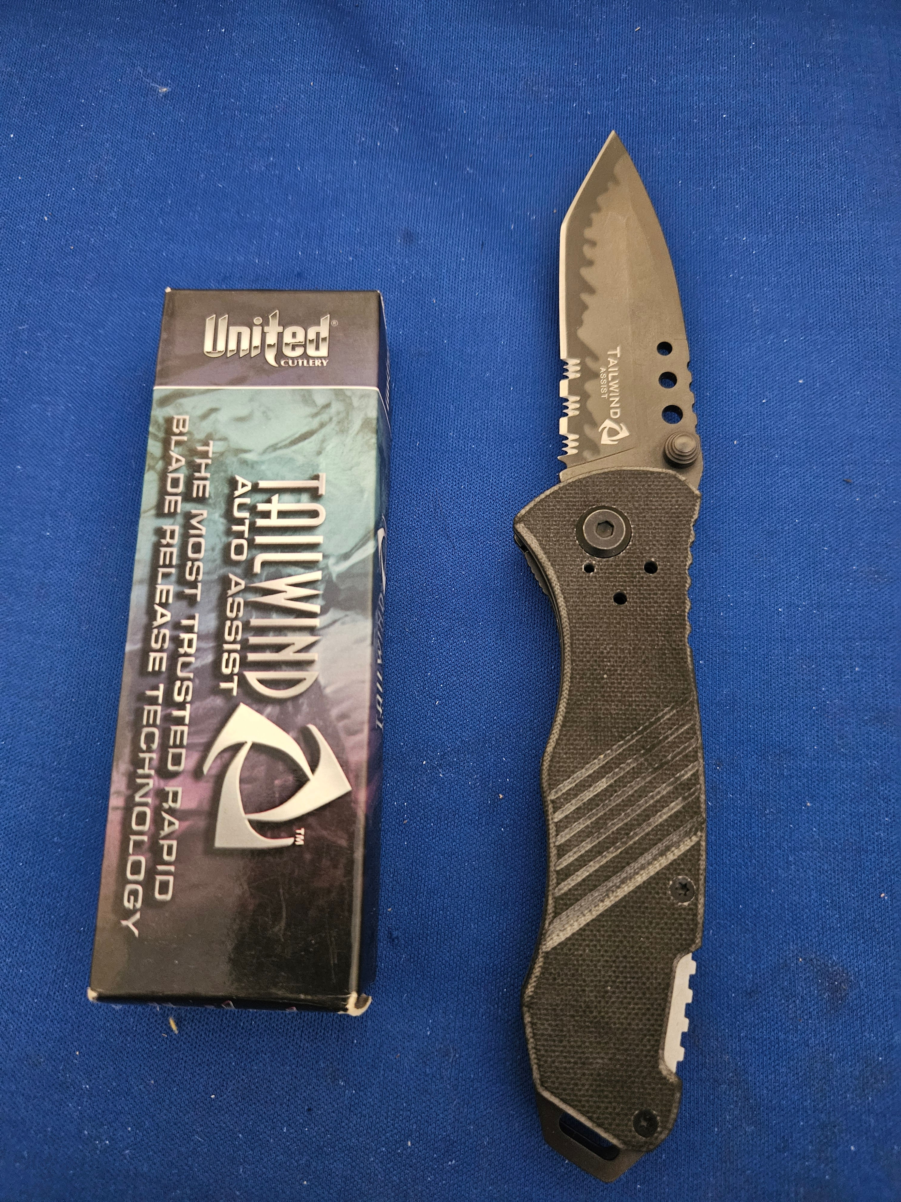 United Cutlery Tailwind™ Folder 3" Assisted Combo Tanto Blade, Liner Lock - UC26