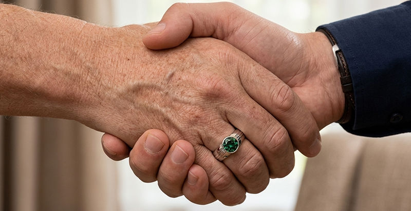 close-up of a father’s hand wearing a bold alexandrite ring