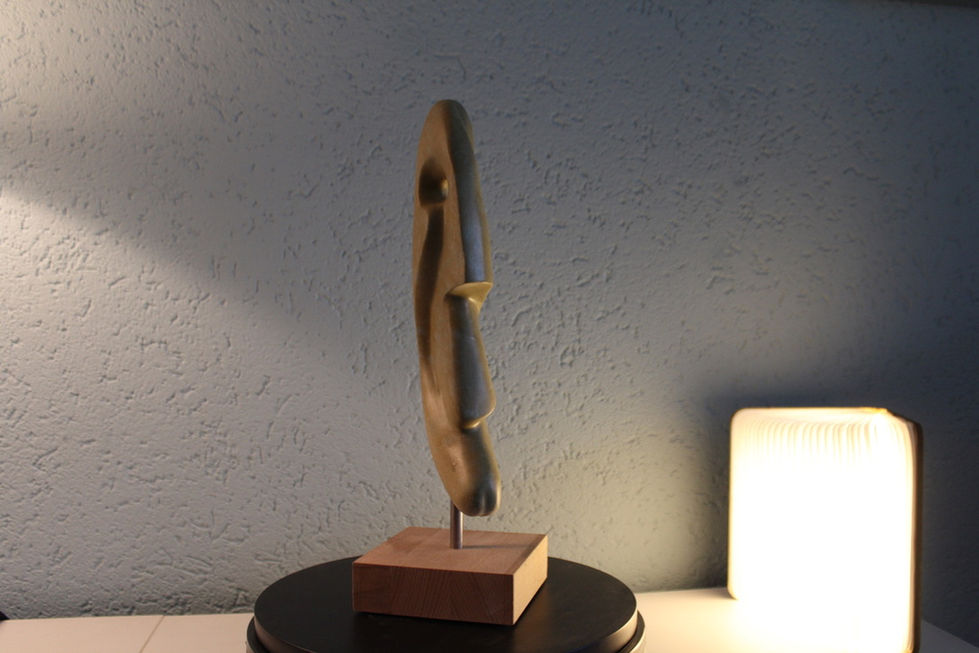 Stein Skulptur: Operateur