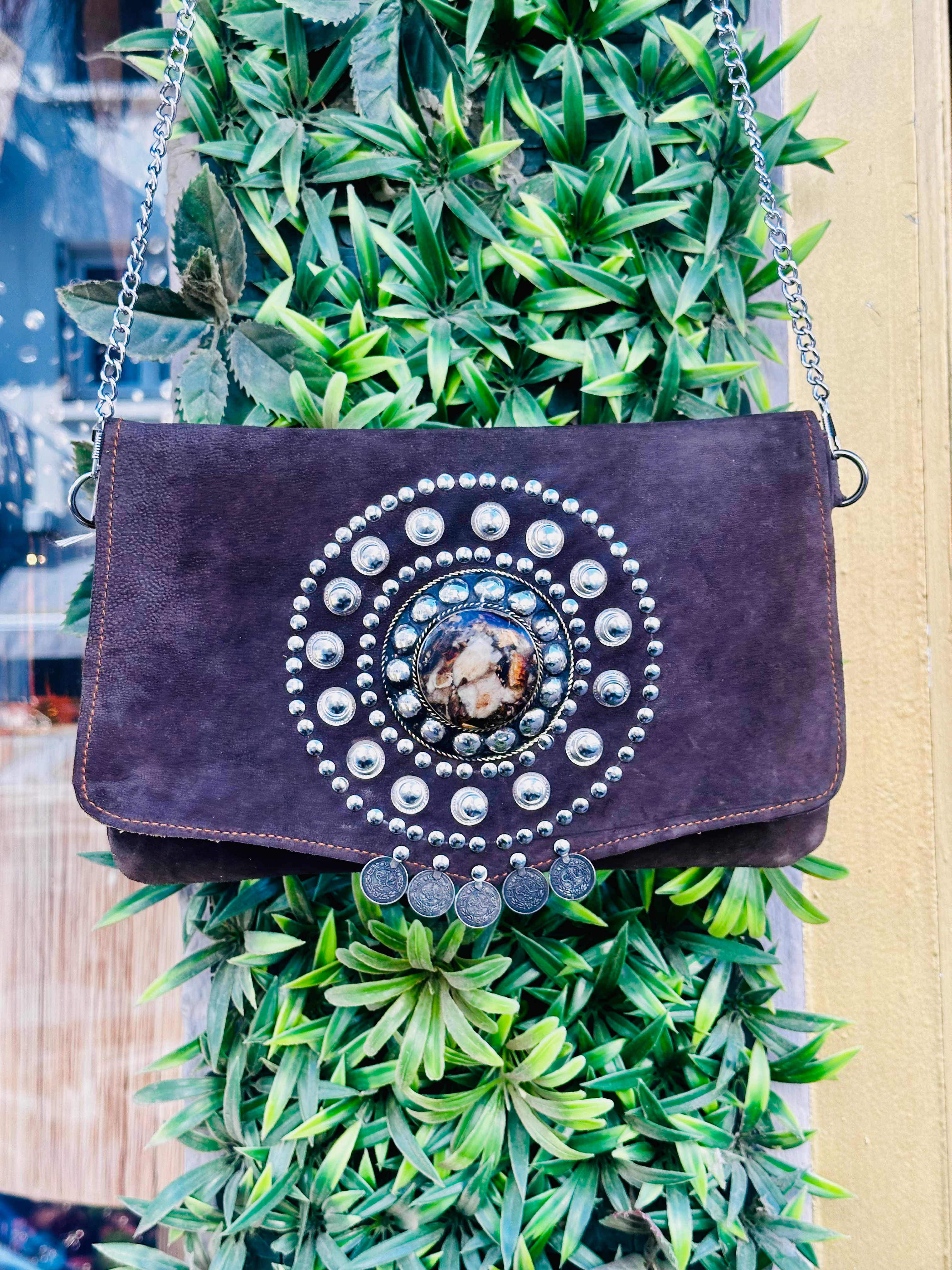 Pochette en cuir clouté