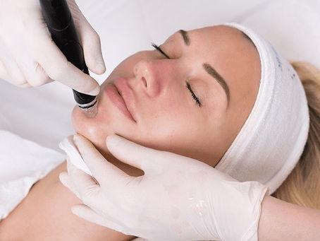 How much does a HydraFacial cost in Dubai, and what affects the price?