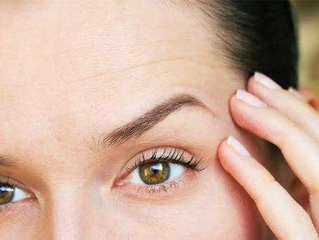 Can Eyelid Lift Surgery in Dubai Remove Under-Eye Bags Completely?