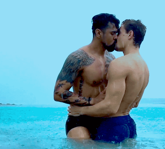 Kontakt_Kissing.gif