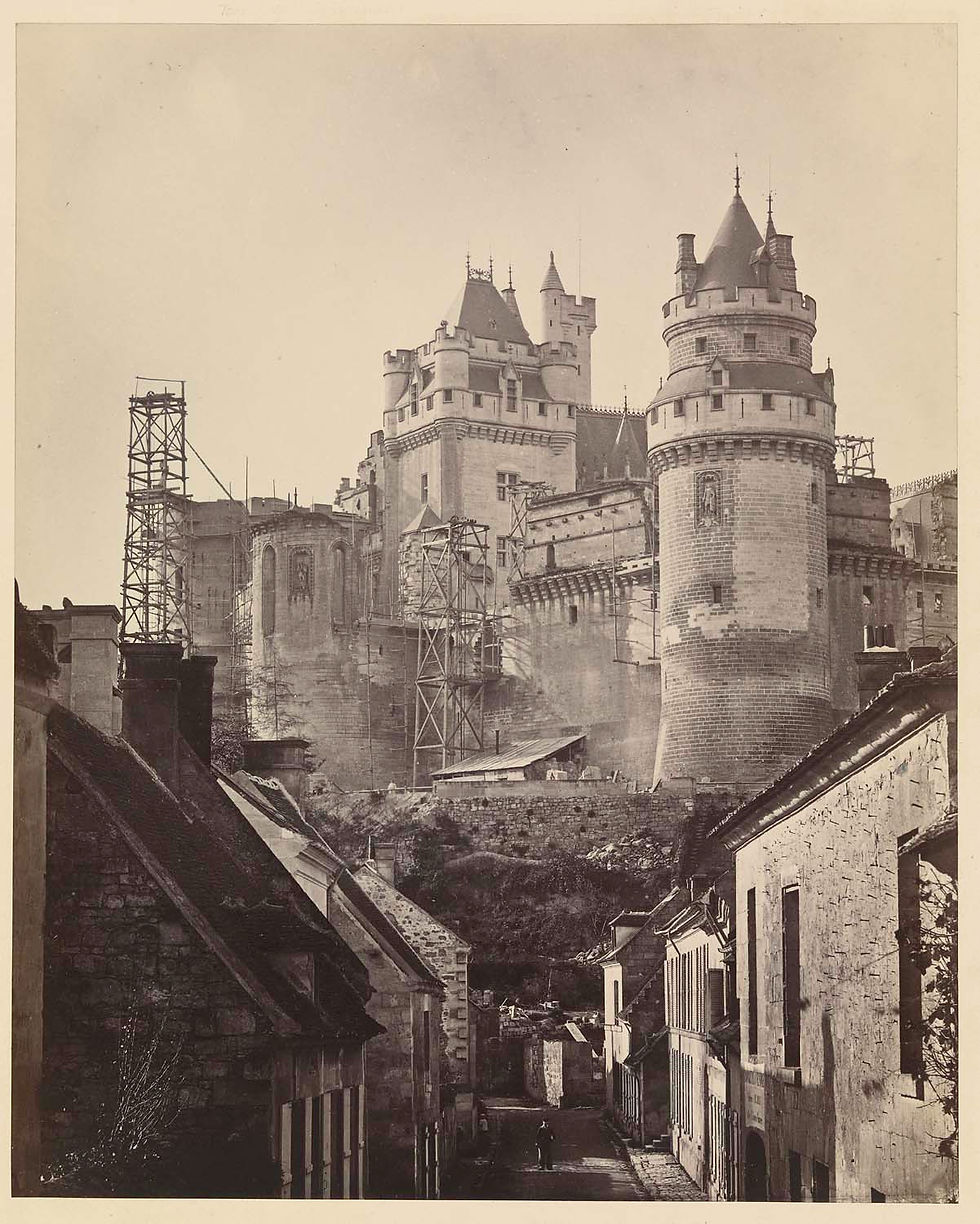 Le château de Pierrefonds en chantier. (c) Base de données POP.