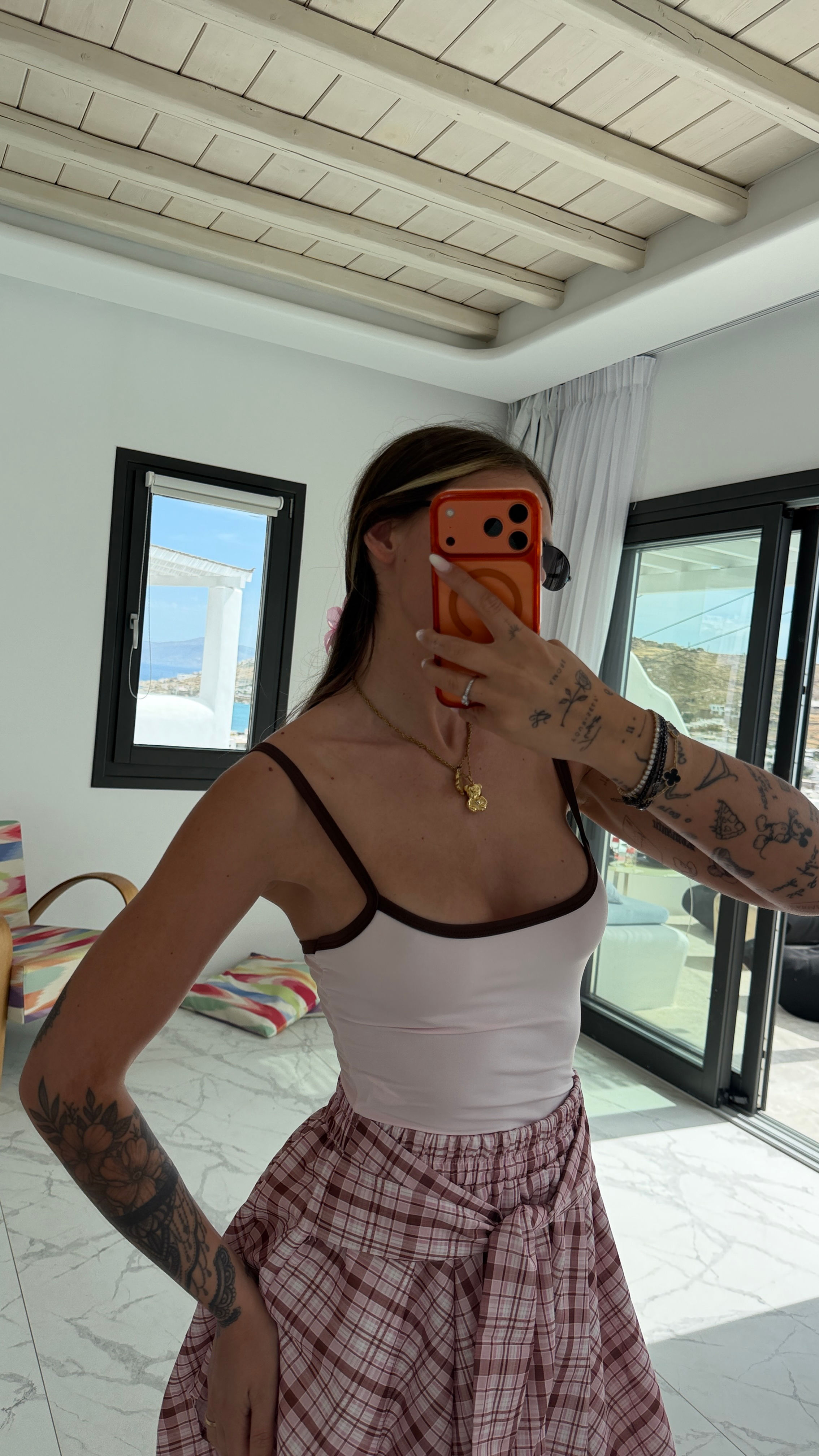 Body bicolor 