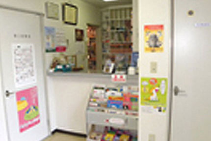 明るい受付でお待ちしています。