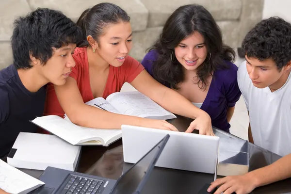 Los 5 elementos clave de aprender en grupo