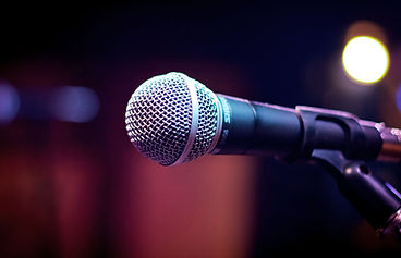 microfoons en muziekinstallatie beschikbaar voor repetities