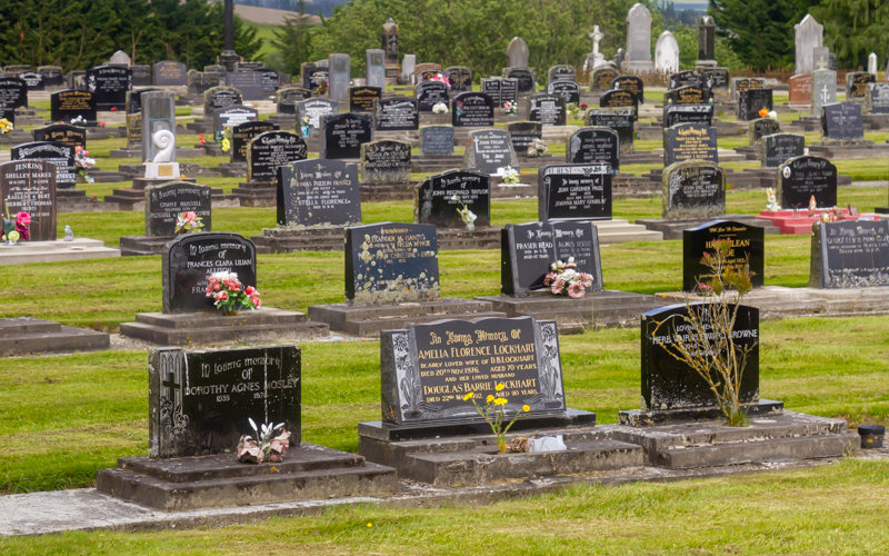 A GUIDE TO THE CEMETERY