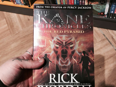 REVIEW: The Kane Chronicles: Red Pyramid by Rick Riordan.