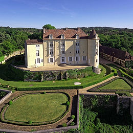 Les voûtes soutenant la terrasse, à l’extrémité sud-est du jardin. Printemps 2020 © Ol