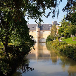 Les voûtes soutenant la terrasse, à l’extrémité sud-est du jardin. Printemps 2020 © Ol