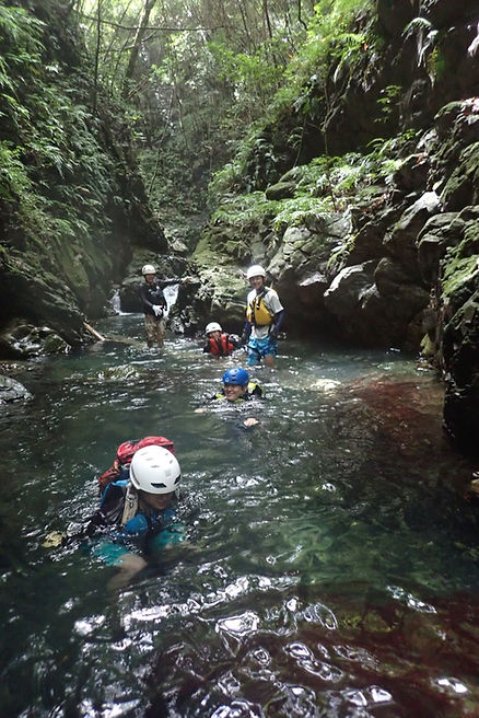 屋久島川遊び沢登りガイドツアー
