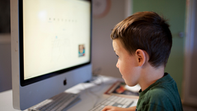 How to manage screen time during holidays?