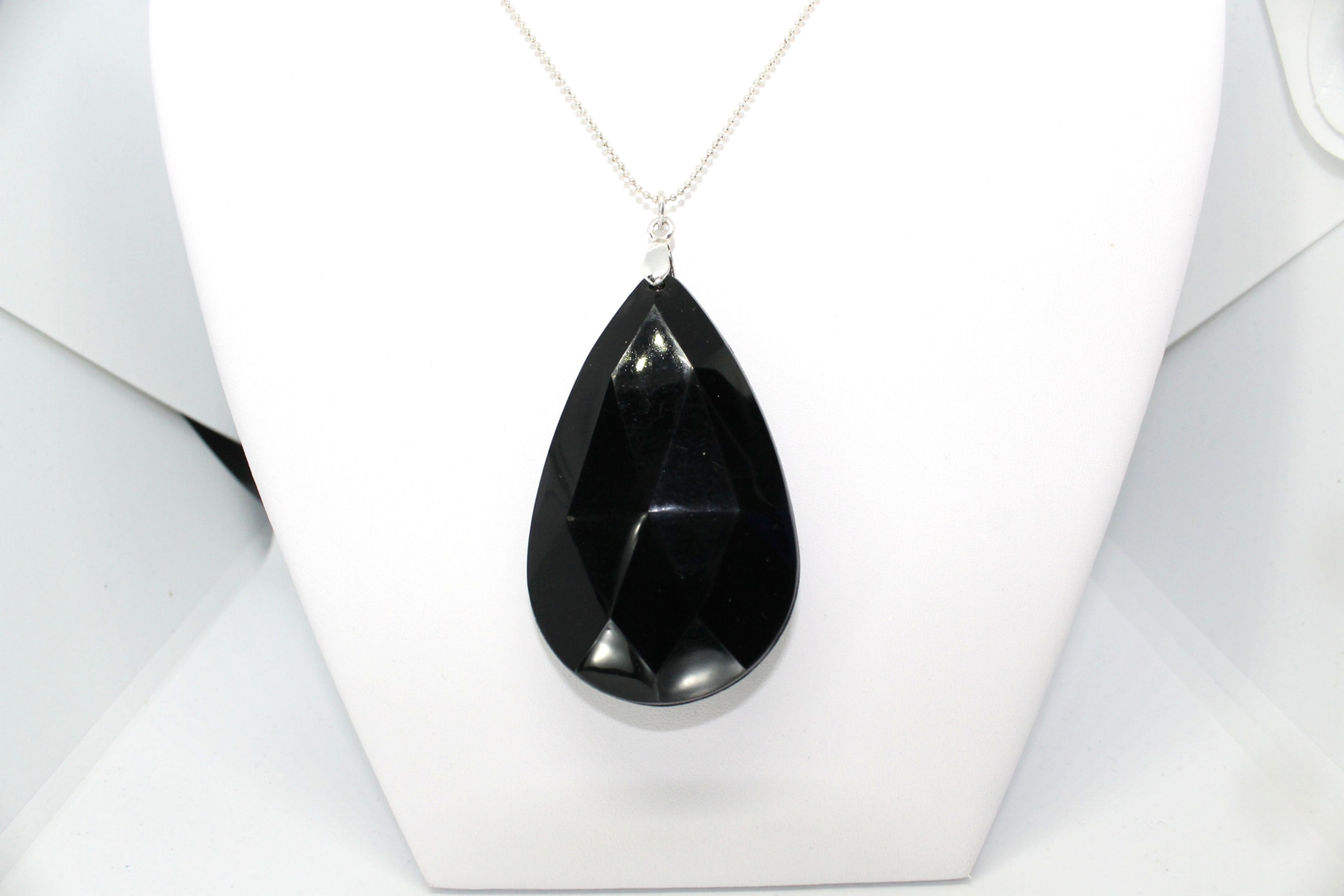 Black pendant necklace