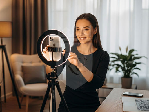 What You Need to Start as a Camgirl: Equipment, Setup and First Steps for Beginners