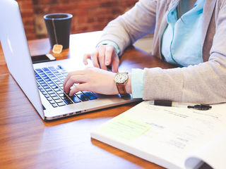 How can the site convince a prospect to buy?