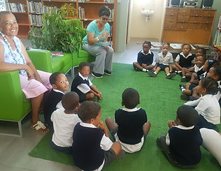 Hannlie lees vir kinders.jpg