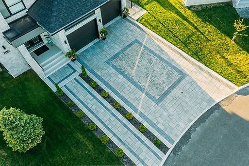 Stationnement en Produits Techo-Bloc 
Pav�é Blu et Westmount
Carignan 