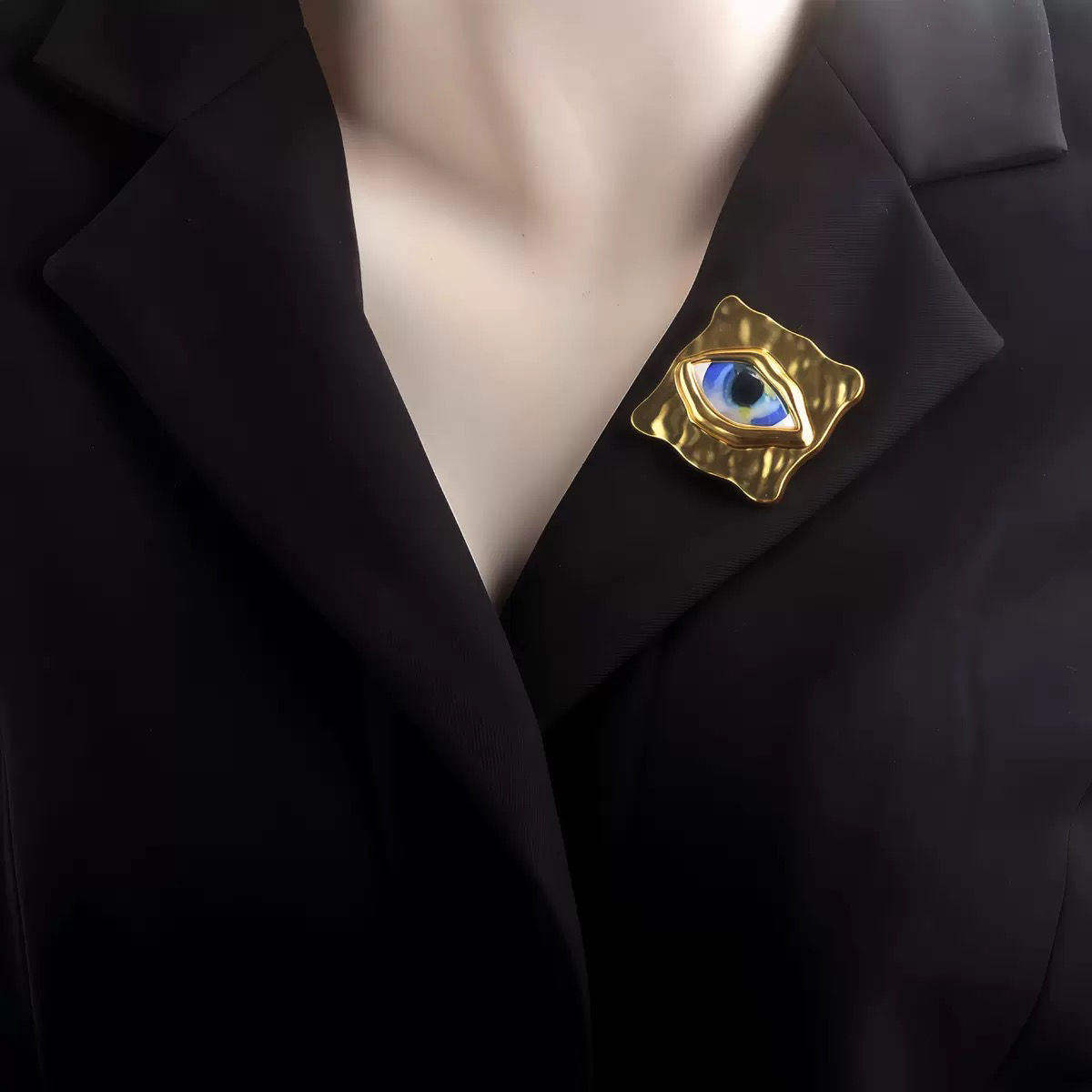 Брошка 3.9*3.9см колір золото око Schiaparelli