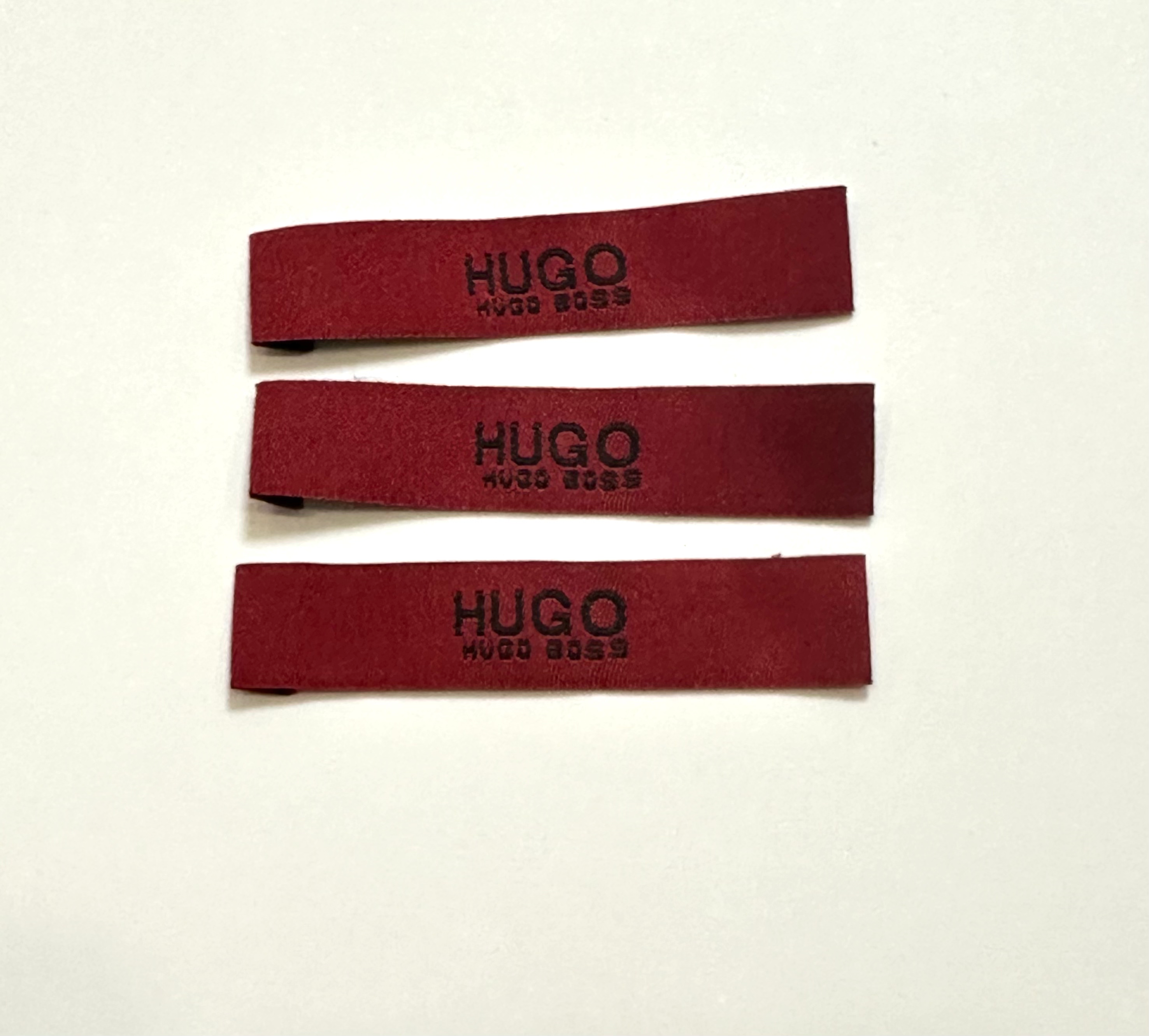 Лейба 6.6*1см колір червоний з логотипом Hugo