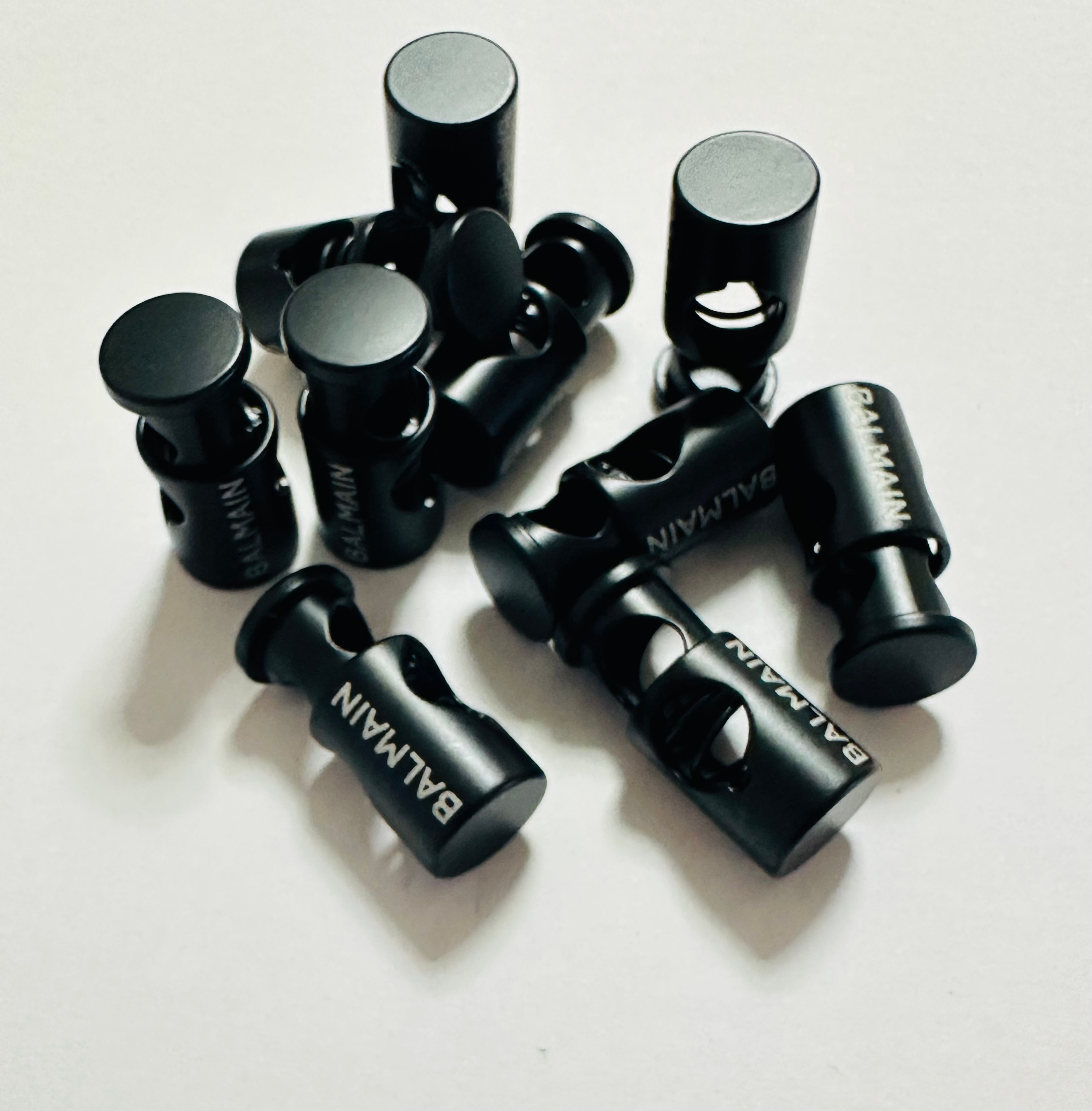 Концевик-фіксатор 2см металевий діаметр  0.7см для шнурка з логотипом Balmain