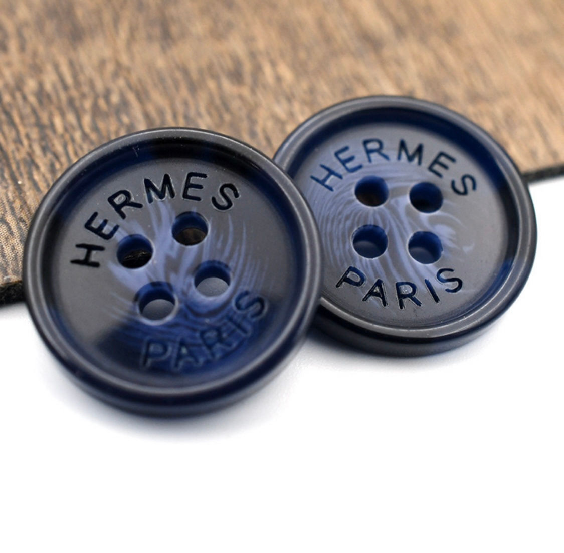 Ґудзики 15мм на 4 отвори  з логотипом Hermes