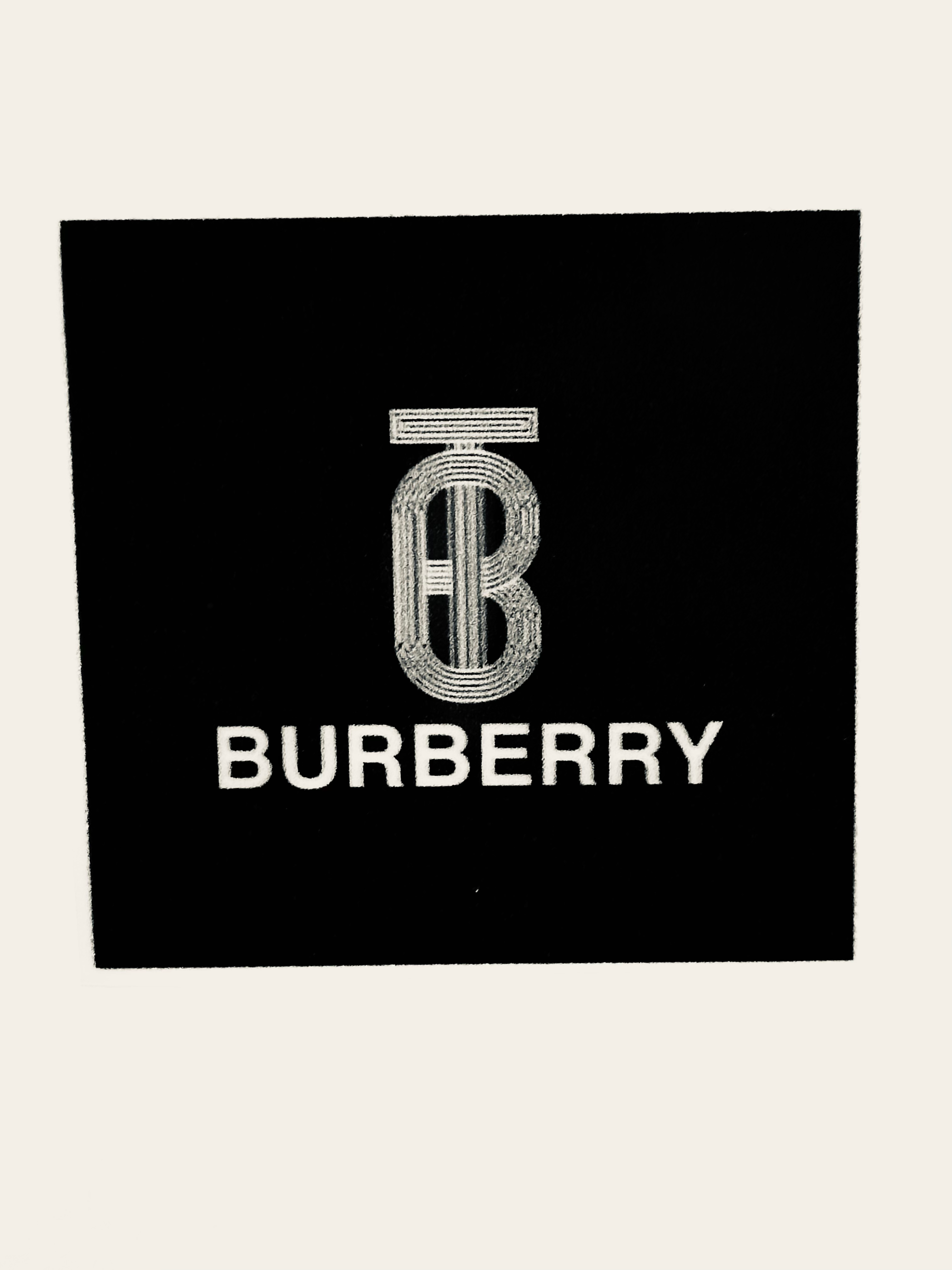 Термоналіпка 4.7*4.7см колір основи чорний логотип Burberry