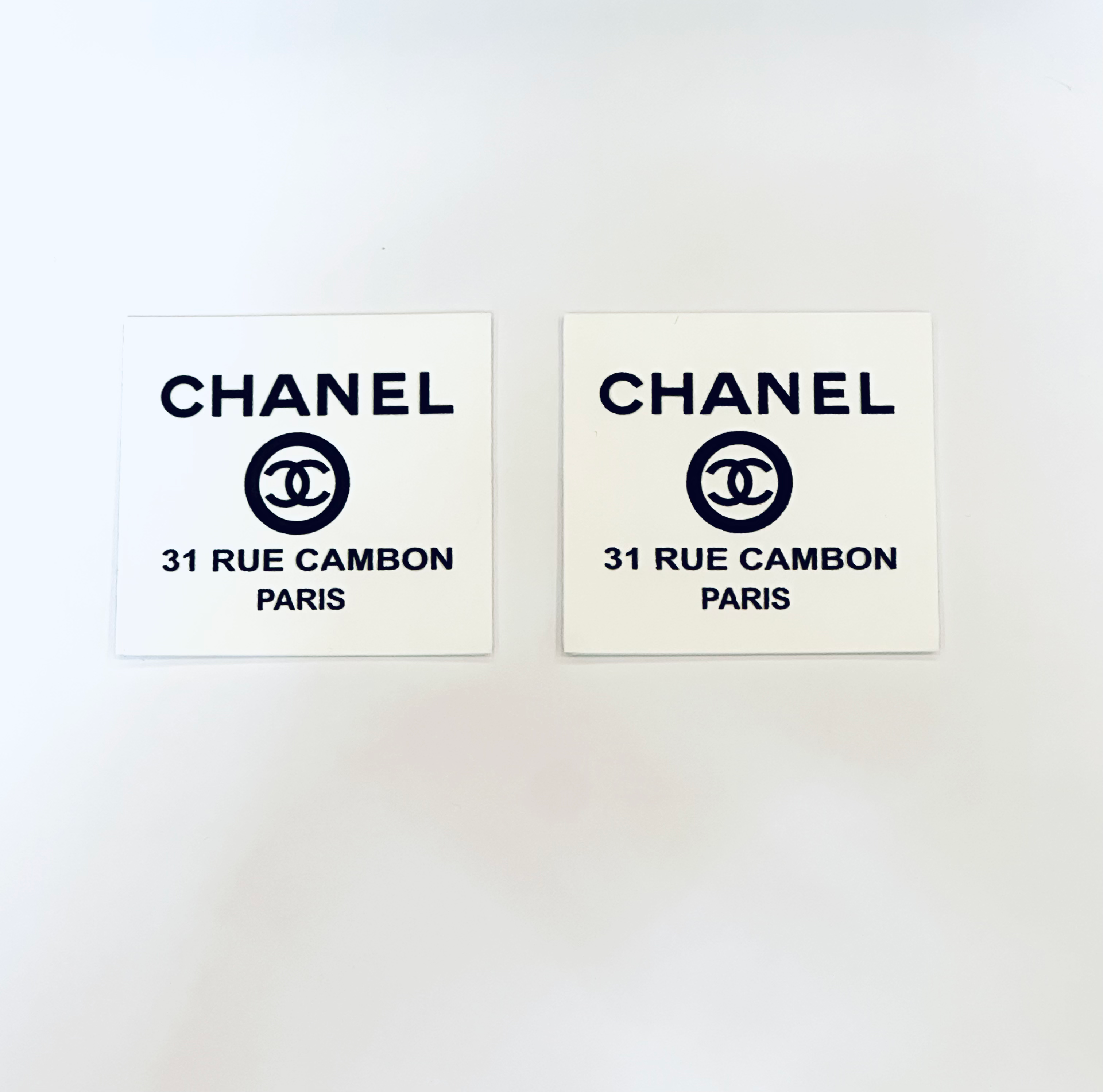Гумові патчі на клейовій основі колір білий логотип Chanel
