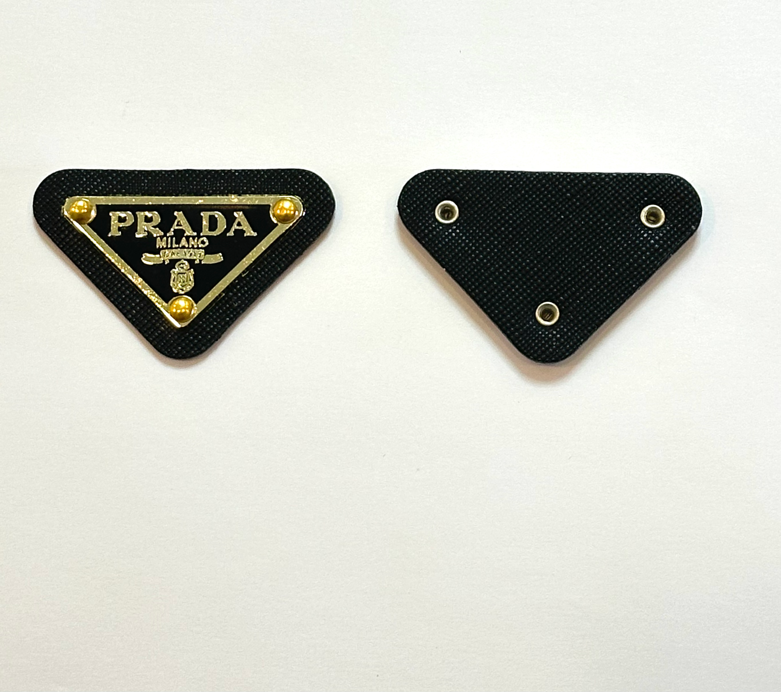 Шеврон 4.8*3см колір чорний золото логотип Prada